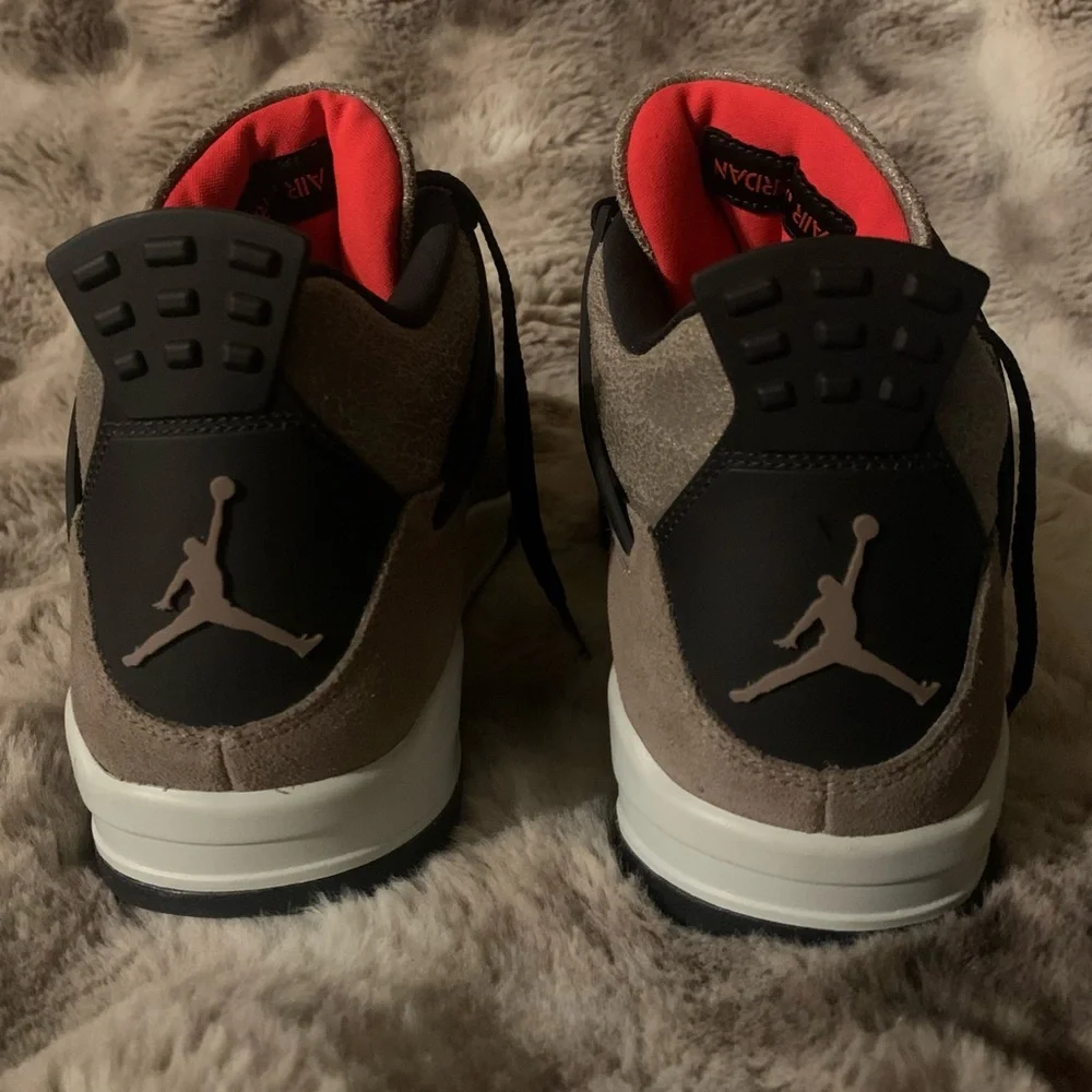 Jordan Men’s 4 Taupe Haze, Size 11, Brown/Black/White color way